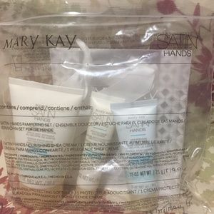 Mary Kay Satin Hands Pampering Set, nourishing she’s cream, travel size, new
